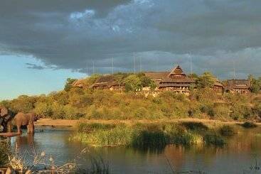 هتل Victoria Falls Safari Lodge