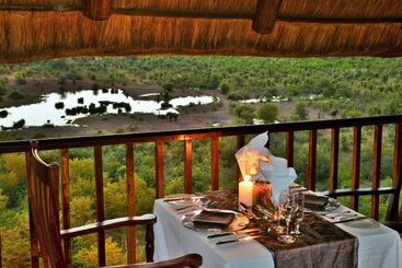 هتل Victoria Falls Safari Lodge