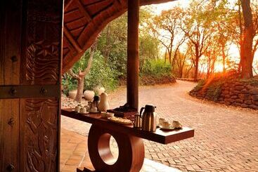 هتل Victoria Falls Safari Lodge