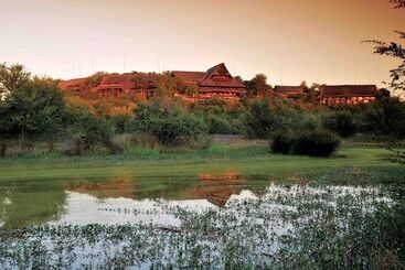 Hotel Victoria Falls Safari Lodge