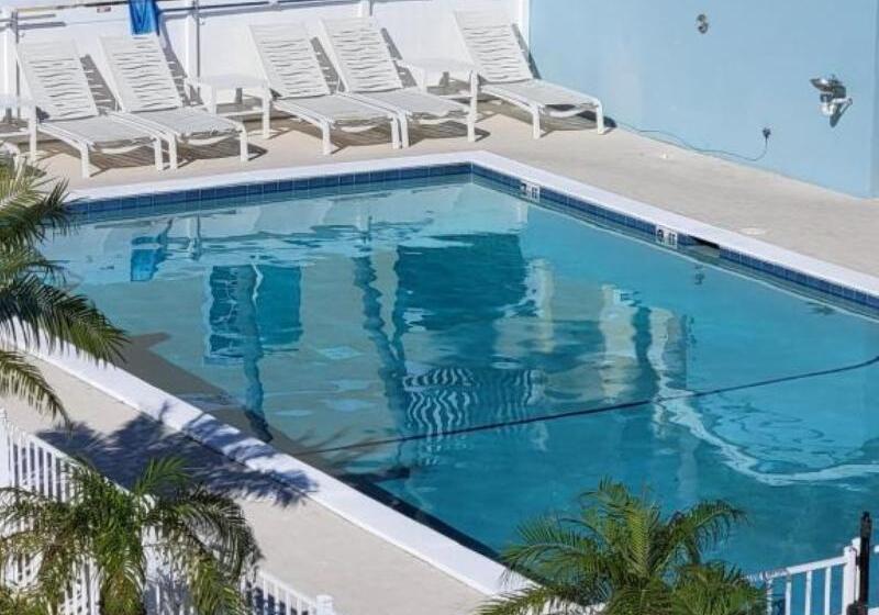 فندق على الطريق Silver Surf Gulf Beach Resort