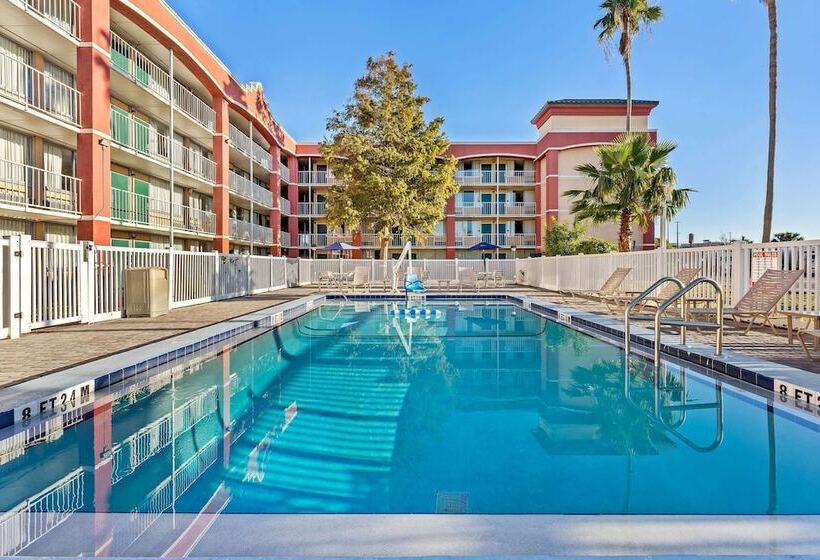 هتل Days Inn By Wyndham York Alabama