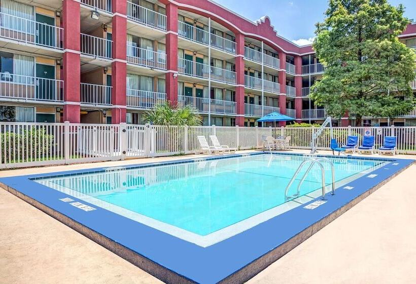 هتل Days Inn By Wyndham York Alabama