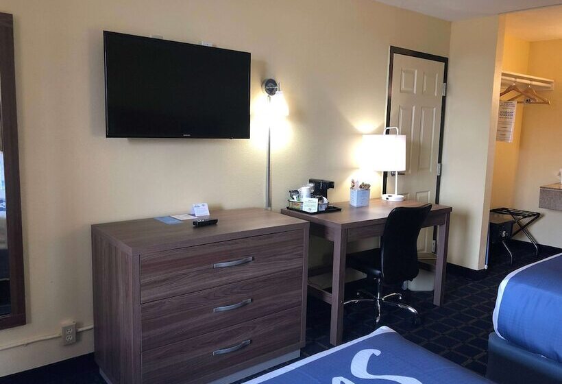 هتل Days Inn By Wyndham York Alabama