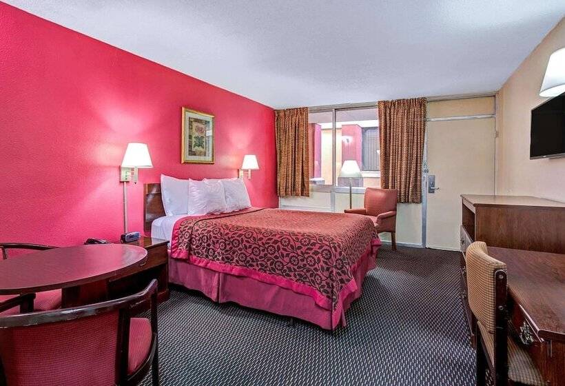 هتل Days Inn By Wyndham York Alabama