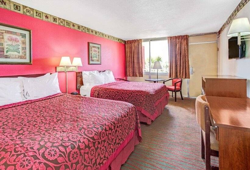هتل Days Inn By Wyndham York Alabama