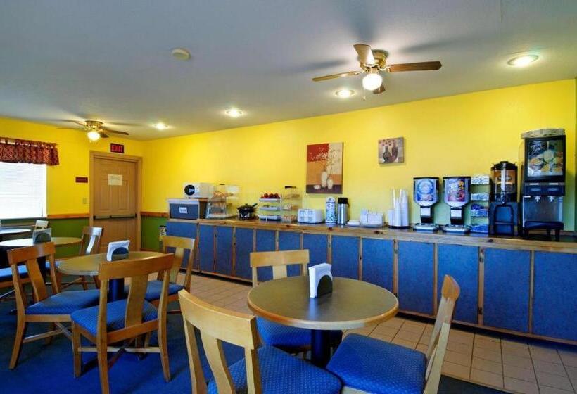 בית מלון כפרי Americas Best Value Inn Garden City