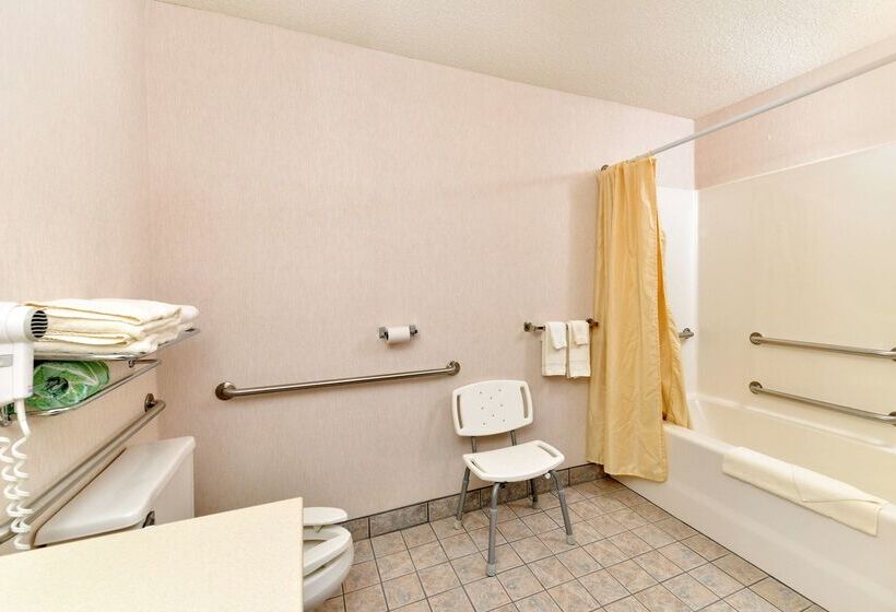 هتل Americas Best Value Inn Tahquamenon Country