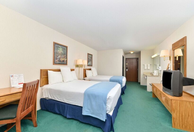 هتل Americas Best Value Inn Tahquamenon Country