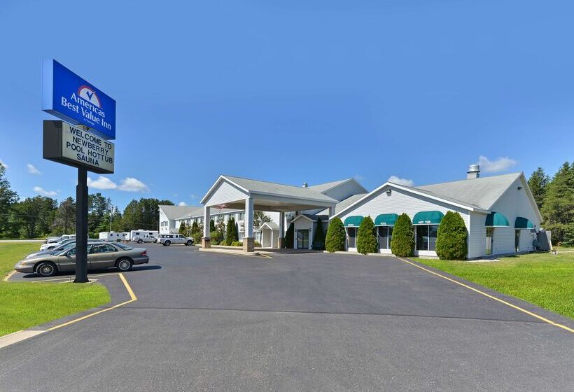 هتل Americas Best Value Inn Tahquamenon Country