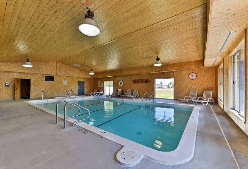 هتل Americas Best Value Inn Tahquamenon Country