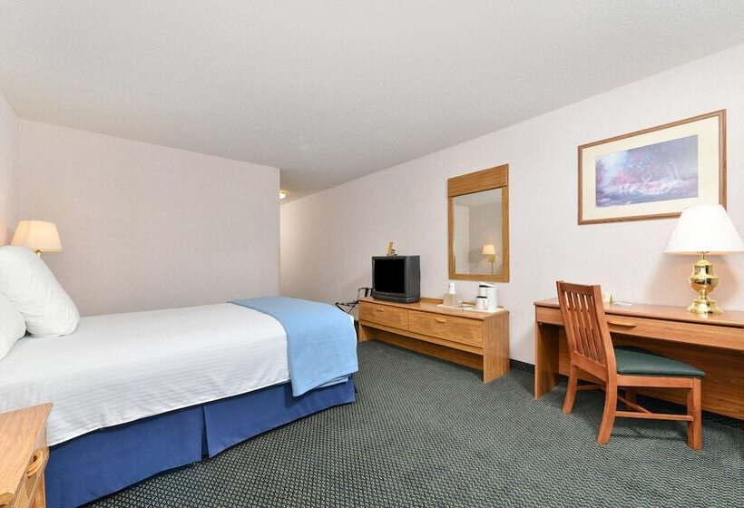 هتل Americas Best Value Inn Tahquamenon Country