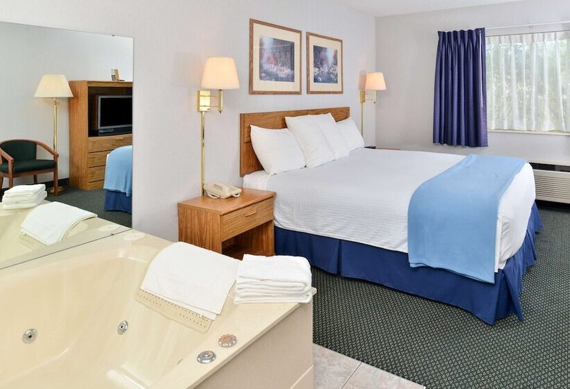 هتل Americas Best Value Inn Tahquamenon Country