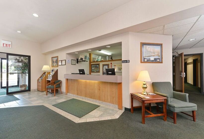 هتل Americas Best Value Inn Tahquamenon Country