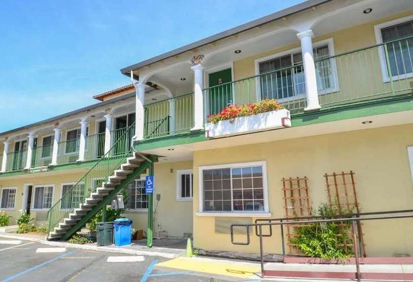 هتل Bay Front Inn