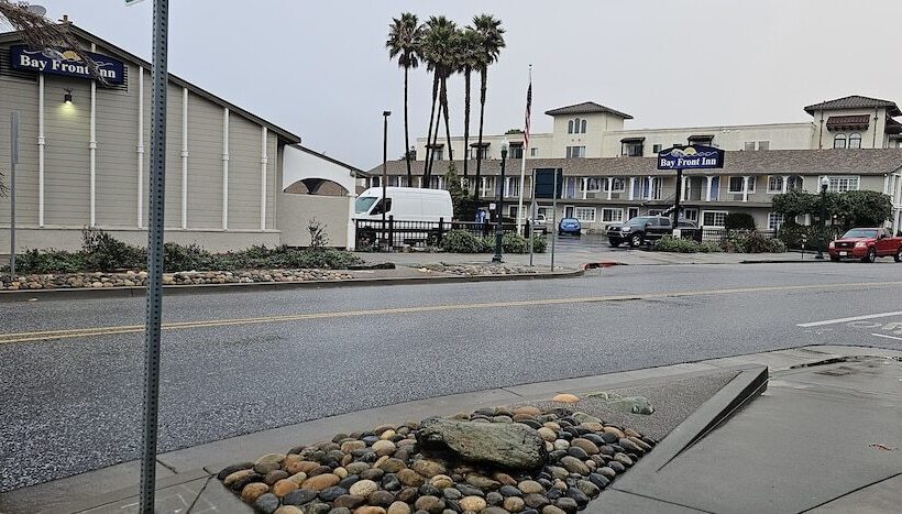 هتل Bay Front Inn