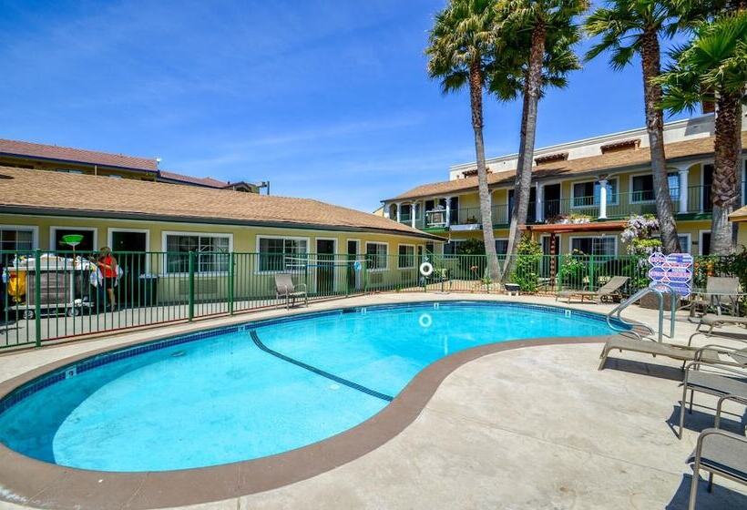 هتل Bay Front Inn