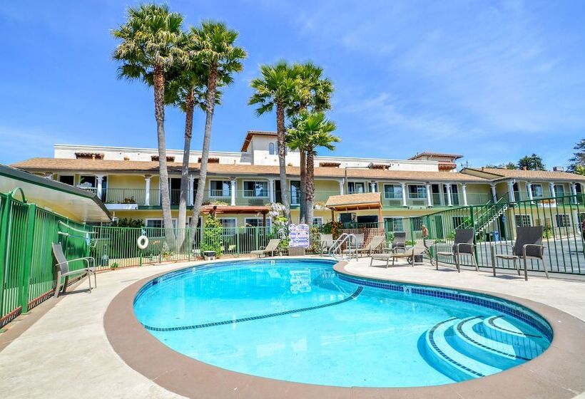 هتل Bay Front Inn