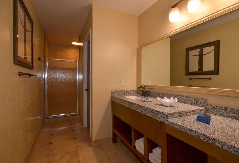 هتل Best Western The Inn & Suites Pacific Grove