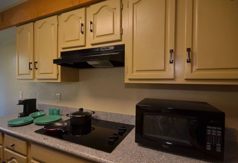 هتل Best Western The Inn & Suites Pacific Grove