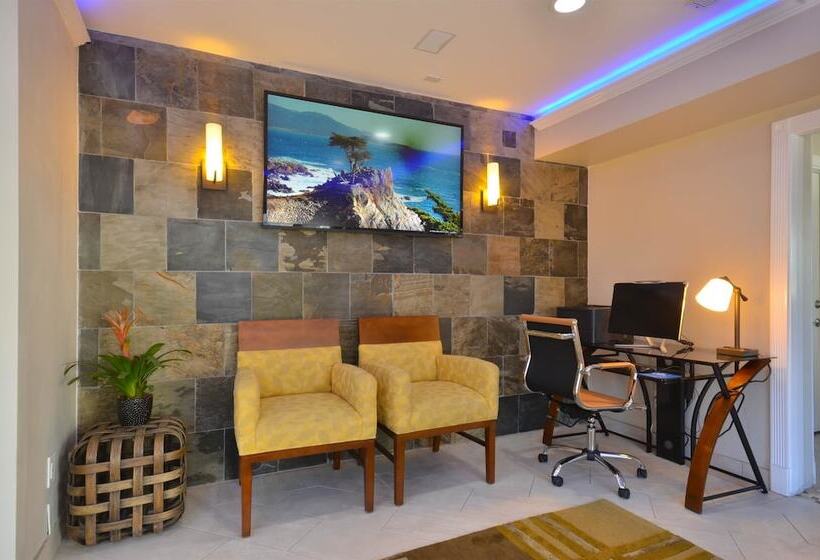هتل Best Western The Inn & Suites Pacific Grove