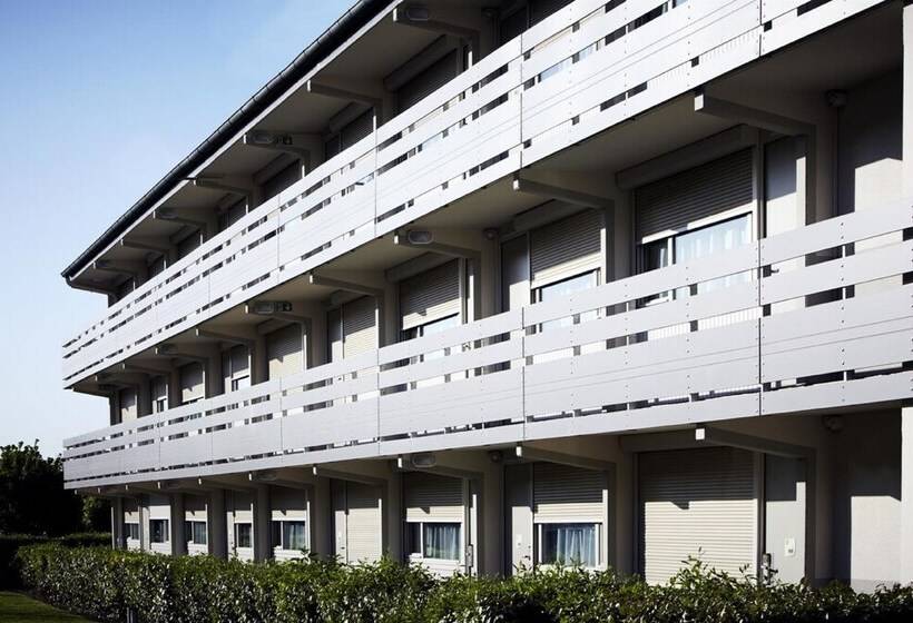 בית מלון כפרי Campanile Chartres