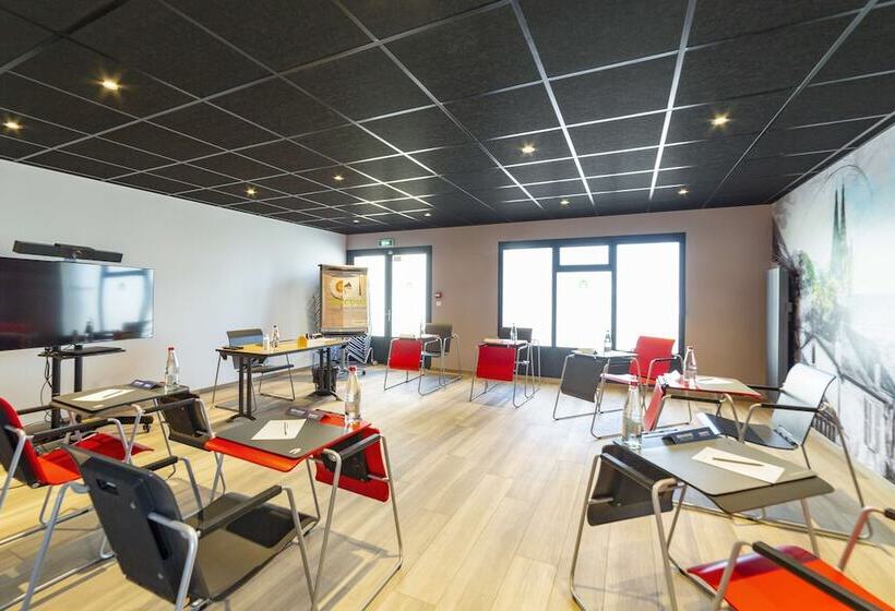 בית מלון כפרי Campanile Chartres