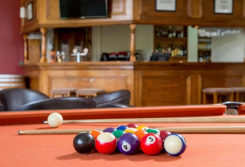 هتل Clare Country Club