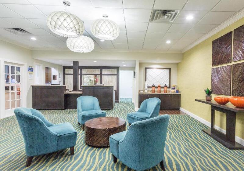 בית מלון כפרי Days Inn By Wyndham Adel I 75
