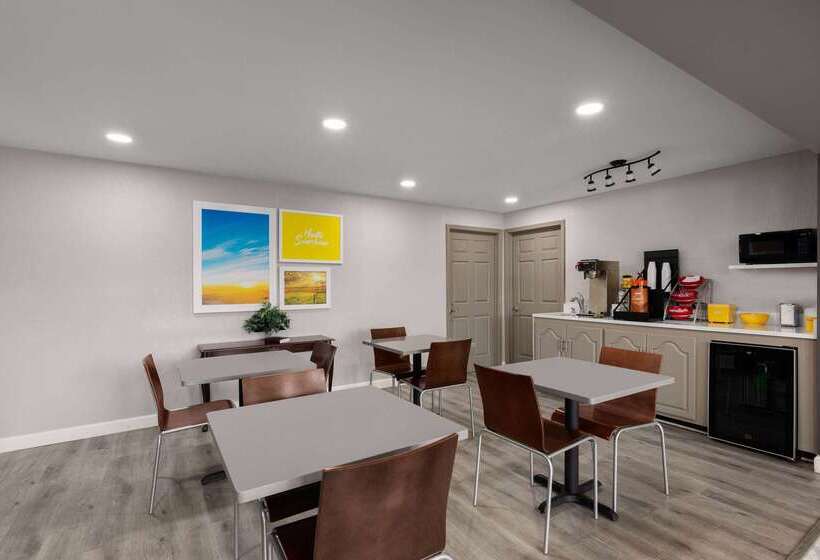 Отель Days Inn By Wyndham Childersburg