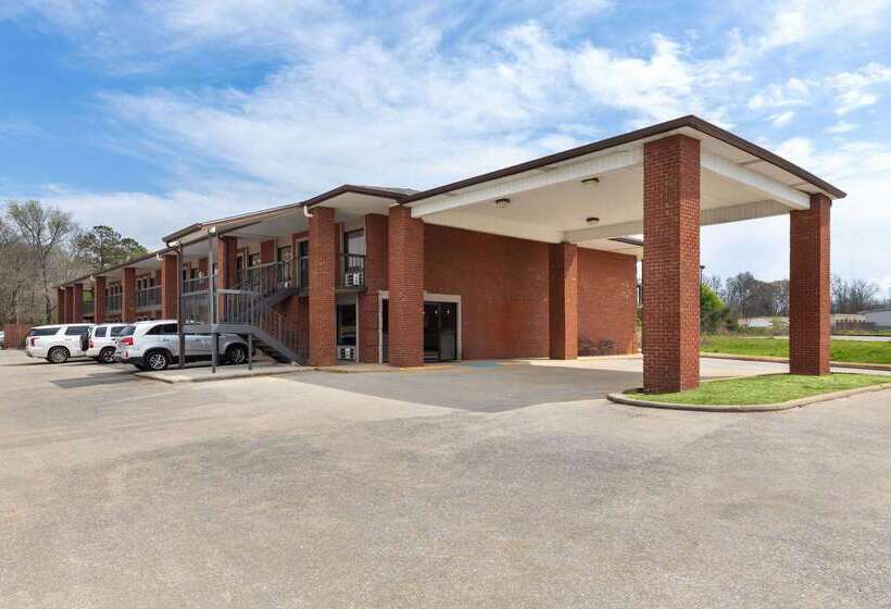 Отель Days Inn By Wyndham Childersburg