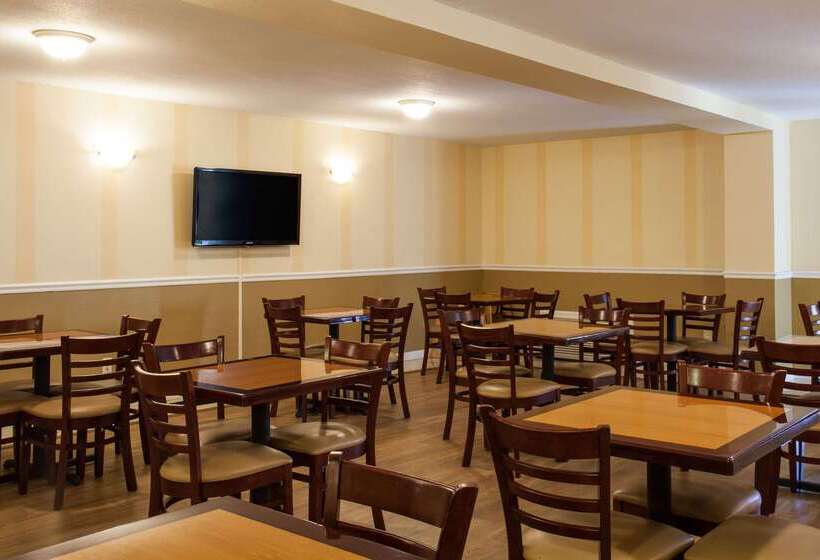 בית מלון כפרי Days Inn By Wyndham Daytona Beach Speedway