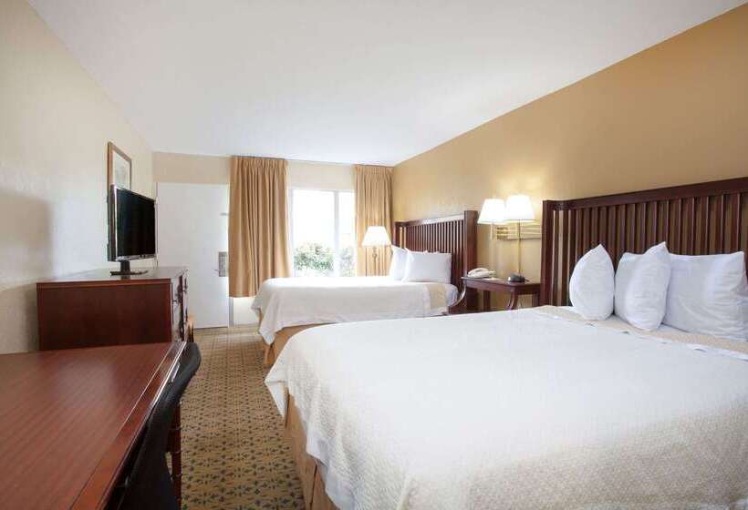 בית מלון כפרי Days Inn By Wyndham Daytona Beach Speedway