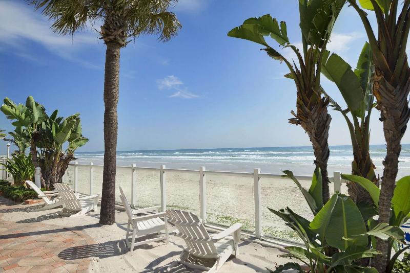 هتل Days Inn By Wyndham Daytona Oceanfront