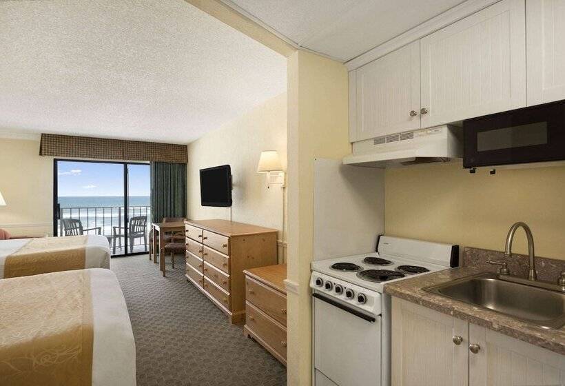 هتل Days Inn By Wyndham Daytona Oceanfront