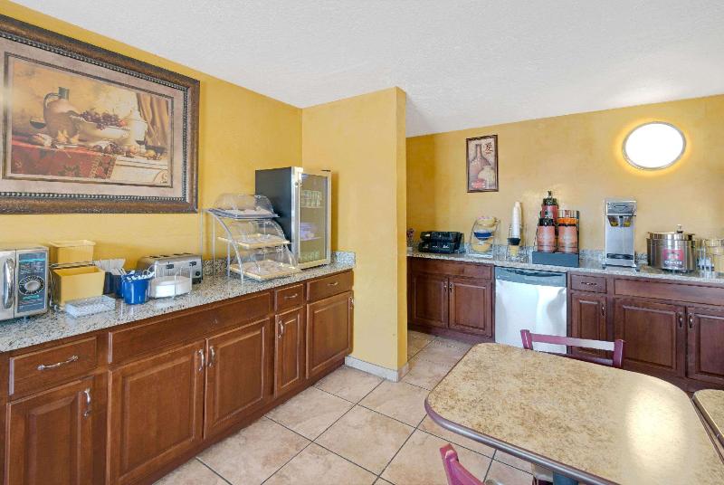 هتل Days Inn By Wyndham East Albuquerque