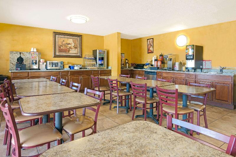 هتل Days Inn By Wyndham East Albuquerque