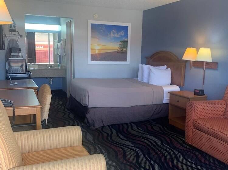 هتل Days Inn By Wyndham Fort Myers