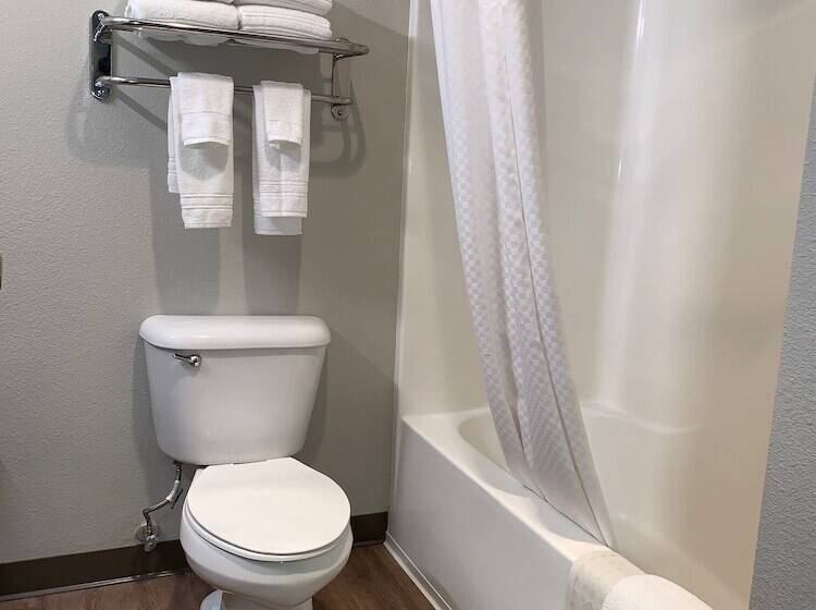 Отель Days Inn By Wyndham Hayward Airport