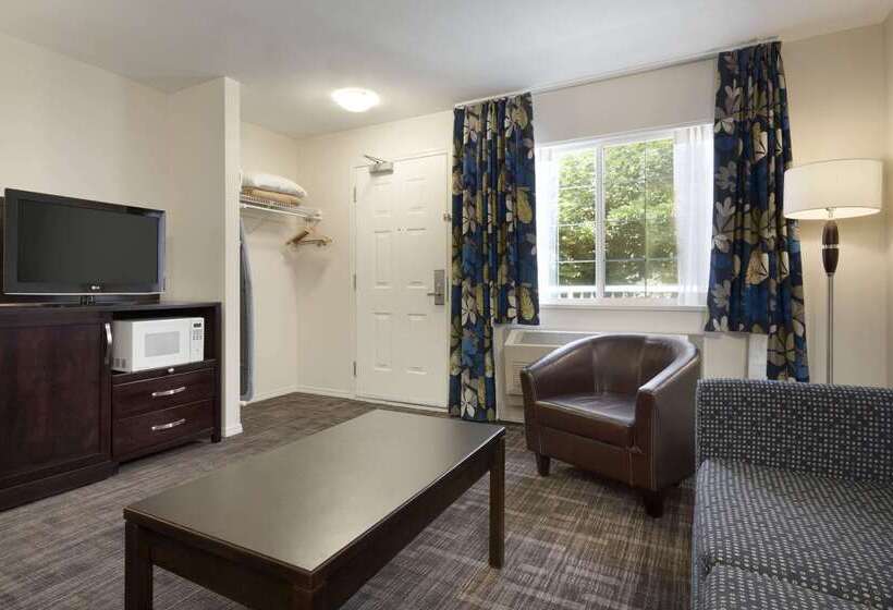 هتل Days Inn By Wyndham Kelowna