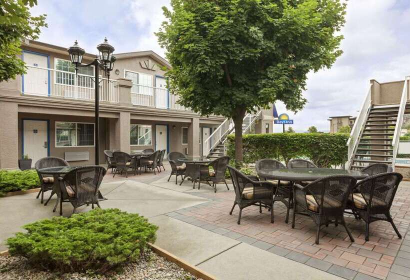 هتل Days Inn By Wyndham Kelowna
