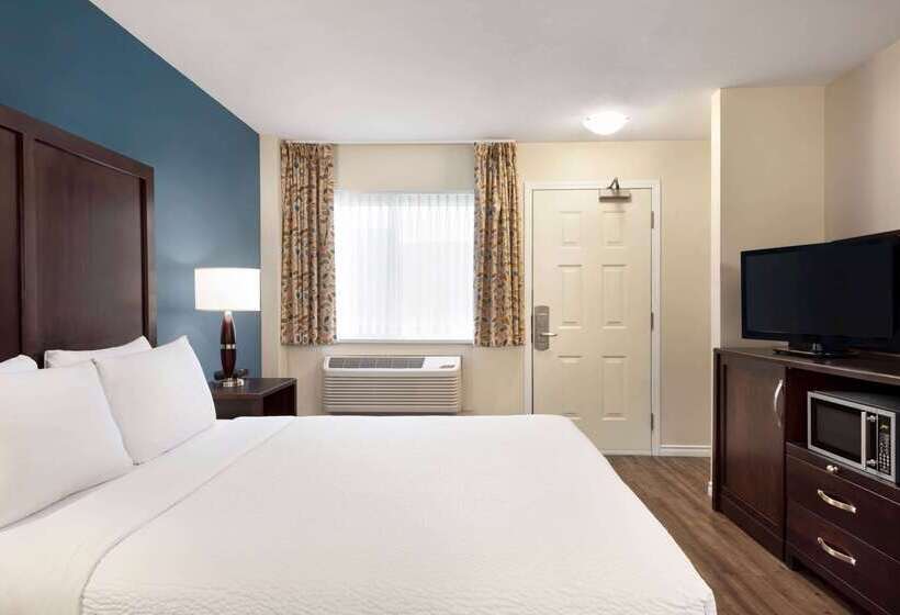 هتل Days Inn By Wyndham Kelowna