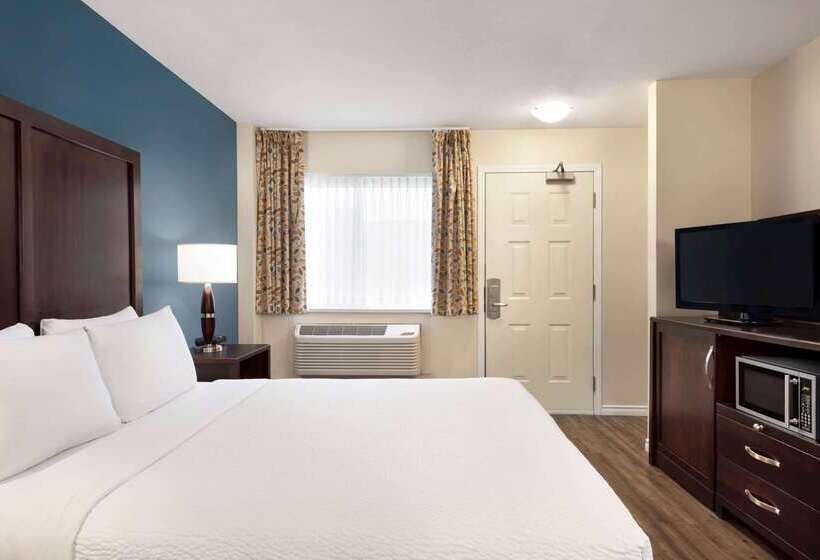 Hotel Days Inn By Wyndham Kelowna