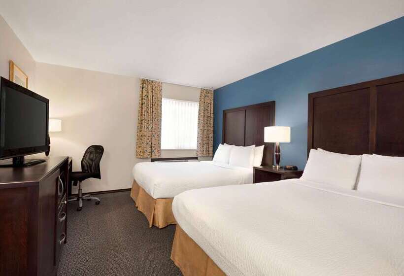 هتل Days Inn By Wyndham Kelowna