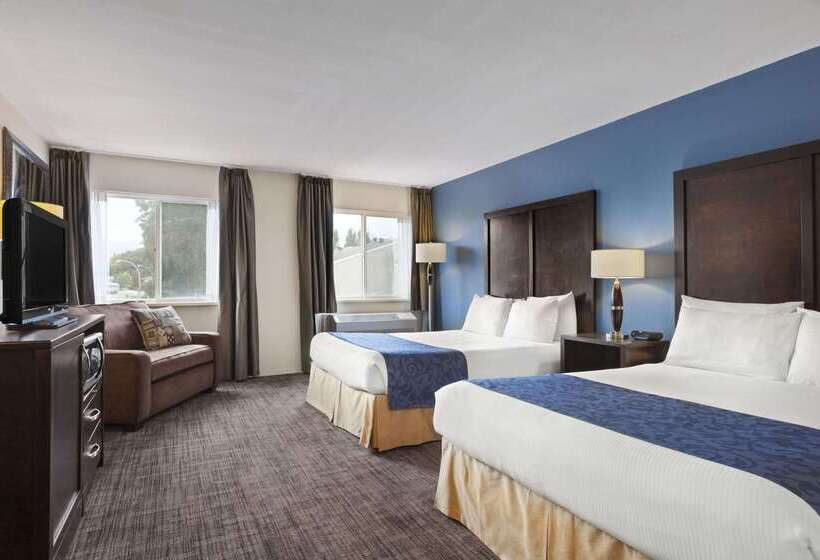 هتل Days Inn By Wyndham Kelowna