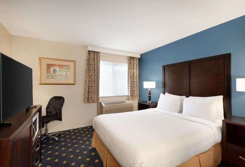 هتل Days Inn By Wyndham Kelowna