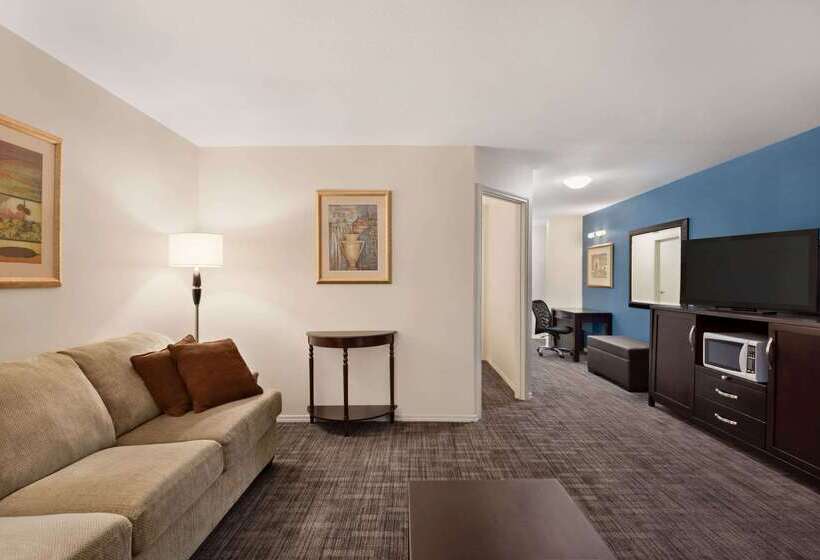هتل Days Inn By Wyndham Kelowna