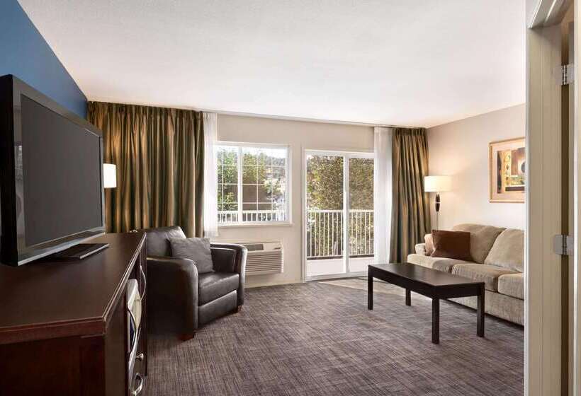 Hotel Days Inn By Wyndham Kelowna