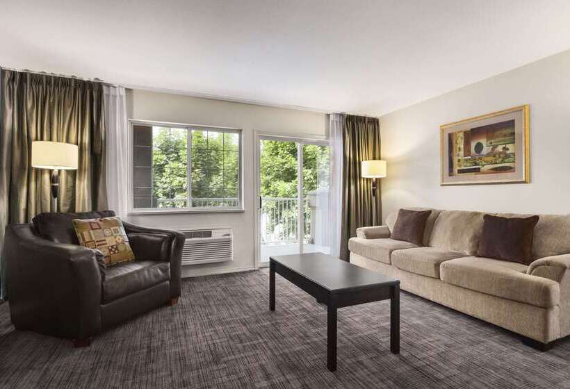 هتل Days Inn By Wyndham Kelowna