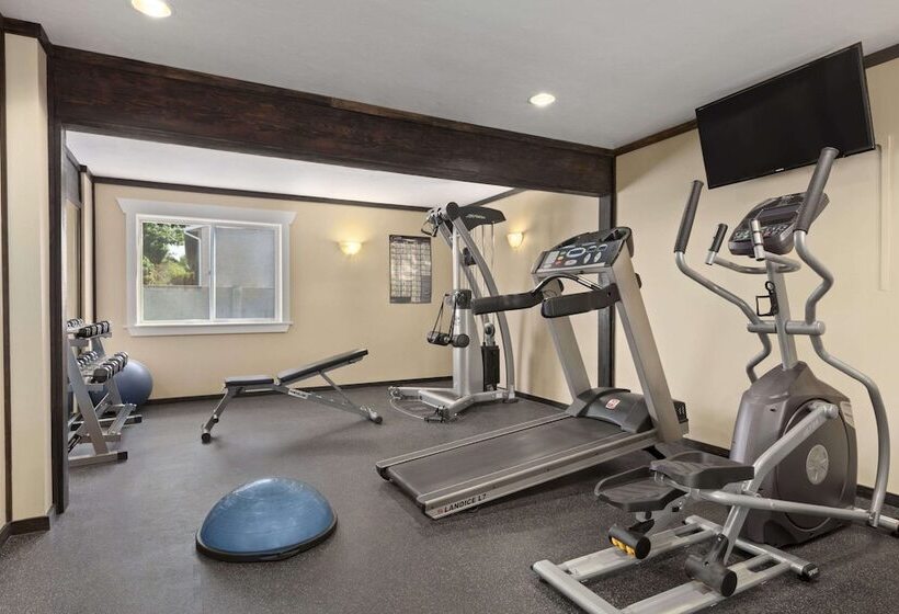 هتل Days Inn By Wyndham Kelowna